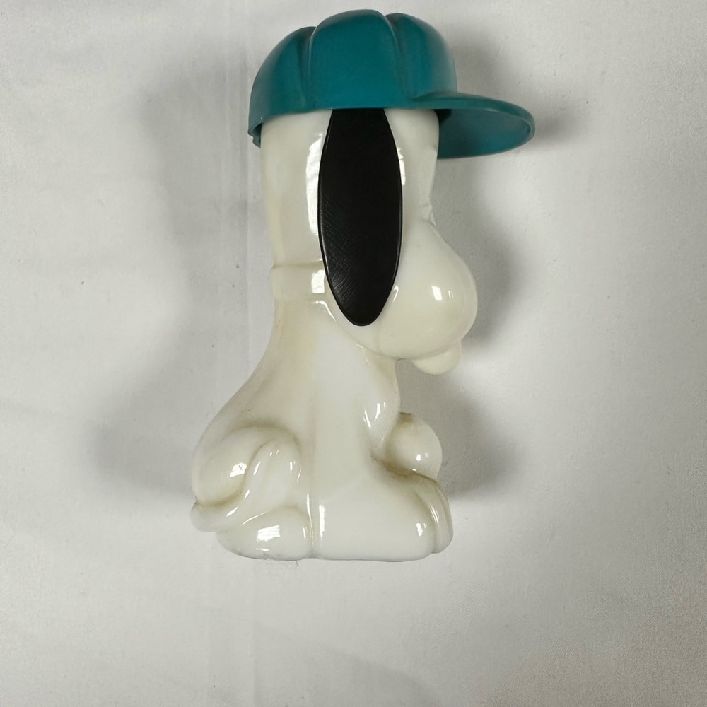 Avon snoopy Excalibur aftershave. Excellent lightly used product inside.